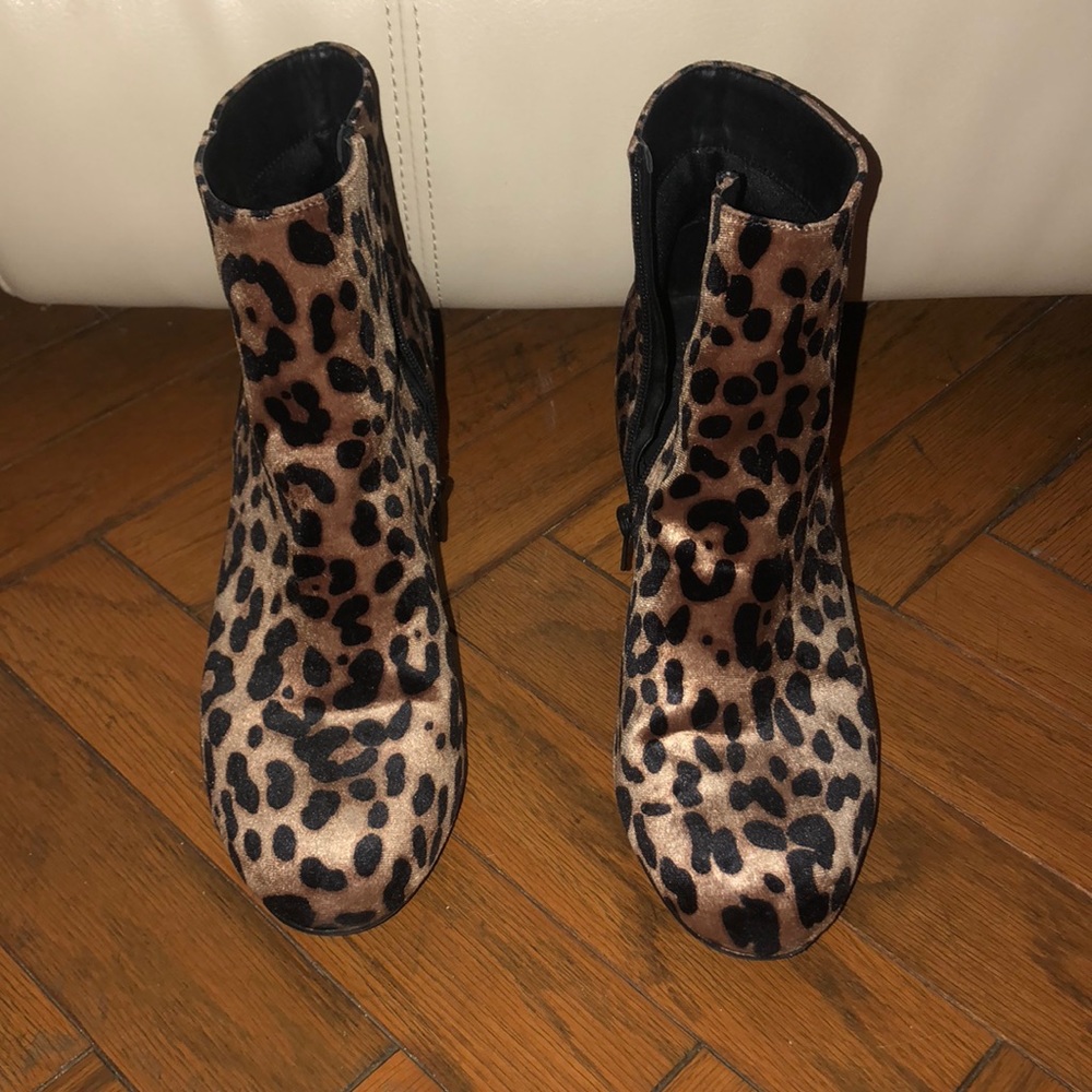 Cheetah velvet booties